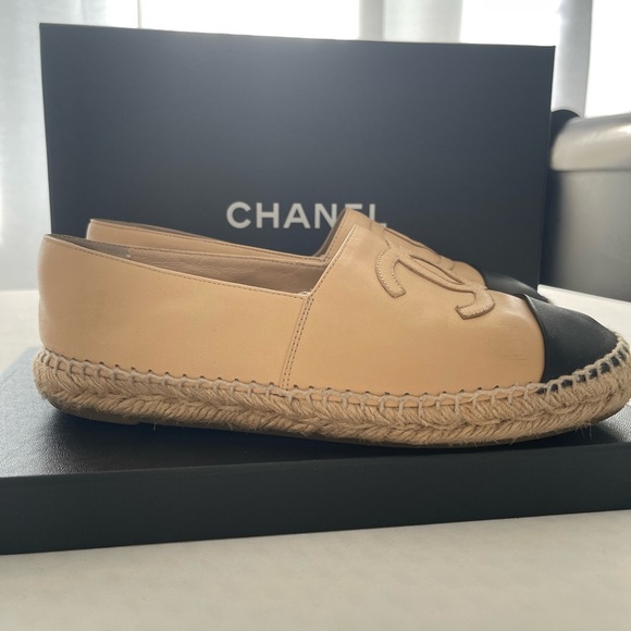 Authentic Chanel Lambskin Beige and Black Edpadrilles - Picture 4 of 11